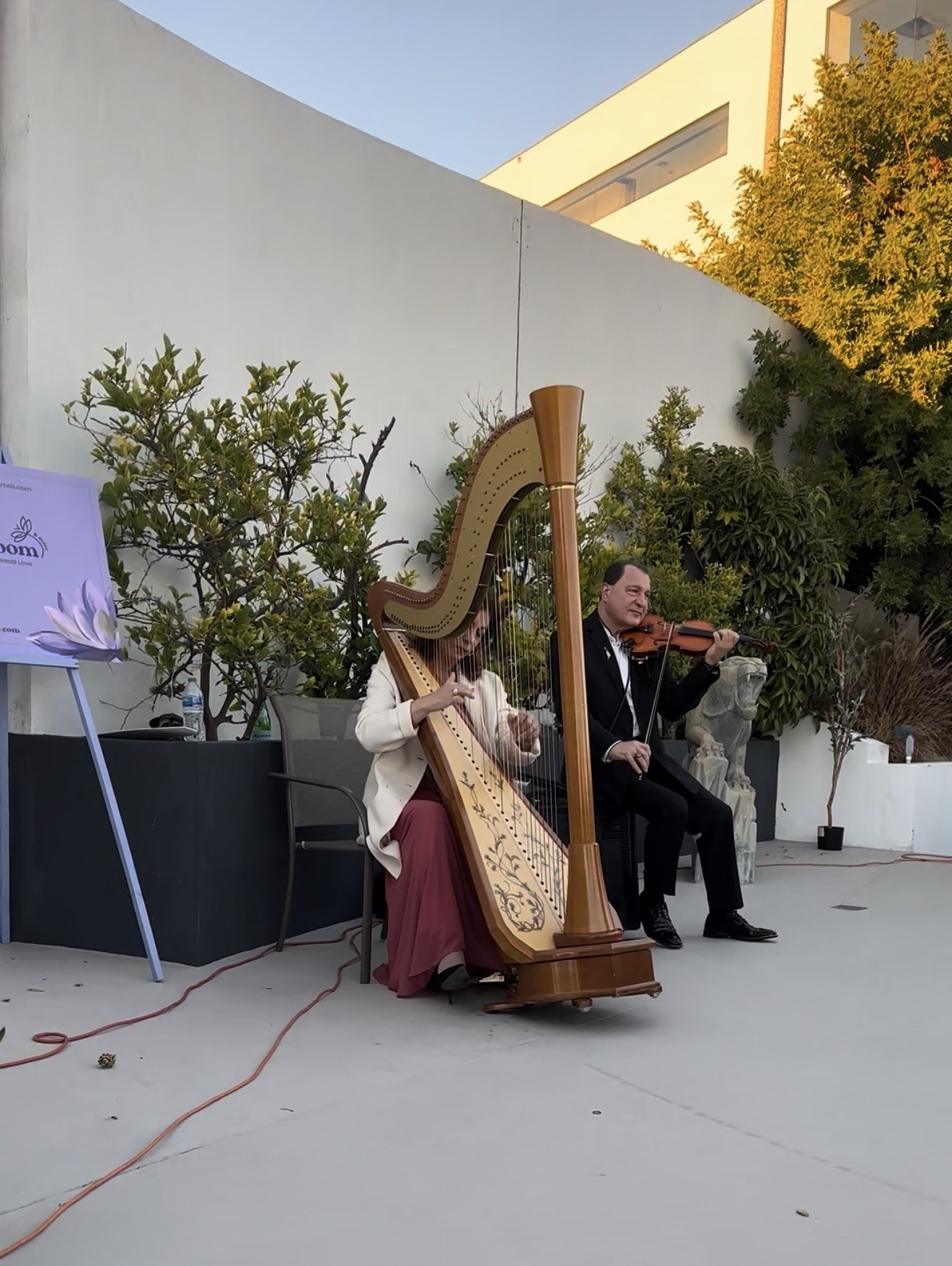 Make Art Not War — event photograph 17